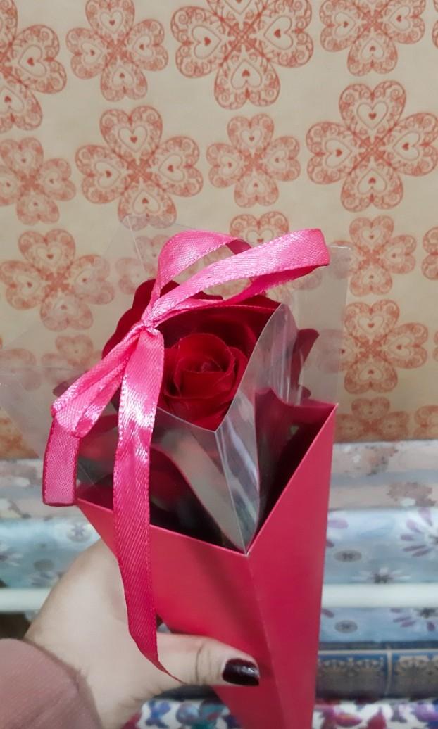 VALENTINE'S ROSES (Category: Flowers & Bouquets) located in Makati City. Submitted by stellasonlinegaragesale (Listing ID 214467979, Image 3). Description: Avoid the Valentine's hassle and let me do the work for you; selling roses for a very affordable price! From single stemmed to bouquet, we got u covered! 🌷🌷🌷 Roses are php200 each For other arrangements or inquiries, please DM me.🌻.