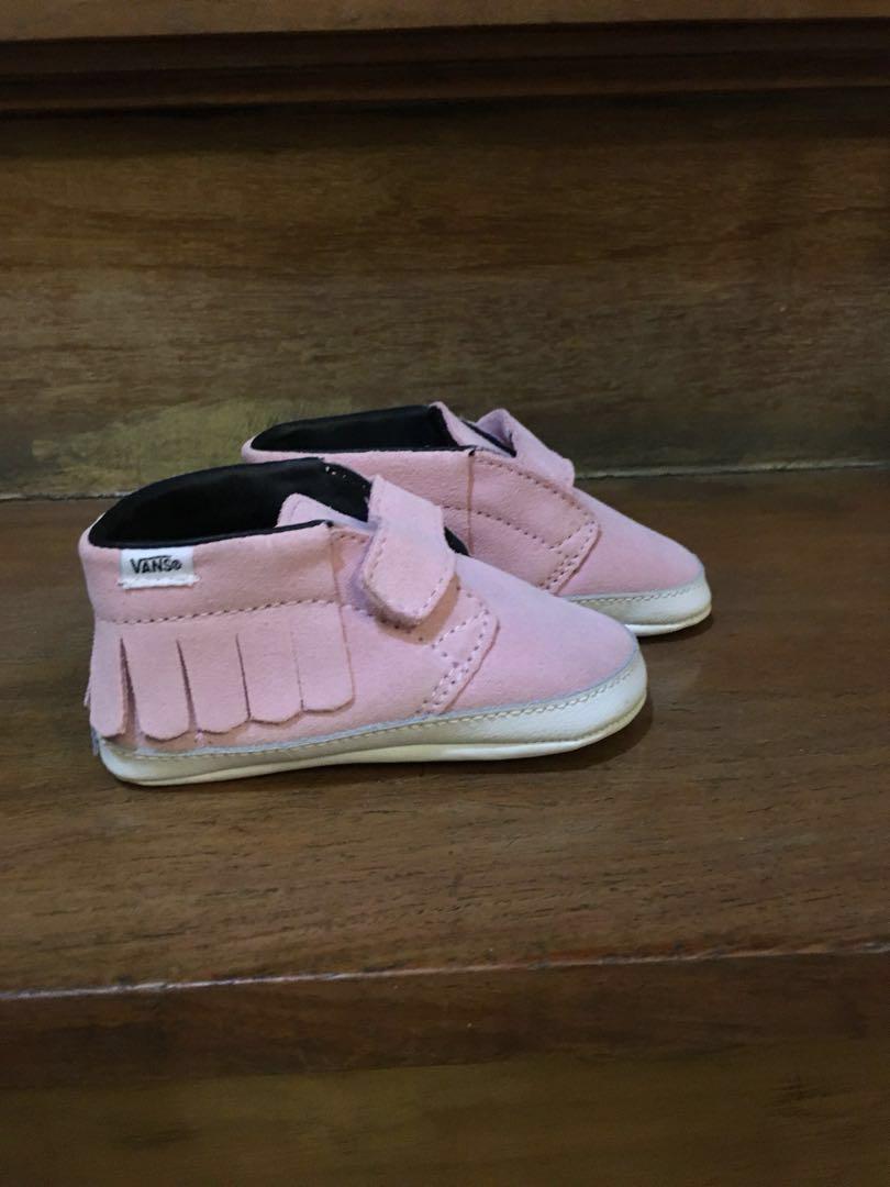 Vans for baby girl (Category: Babies & Kids Fashion) located in Quezon City. Submitted by mondstuff (Listing ID 204251248, Image 3). Description: -brand new -original -never used -for infants(6mos.- 1yr.) -has soft sole *soft sole benefits: From a developmental perspective, soft sole baby shoes are the best option for growing infant feet. Health benefits include the ability for baby’s feet to grow without restriction, allowing full range of motio