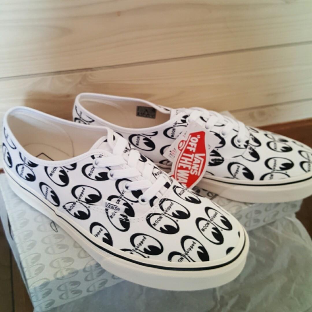 vans moon
