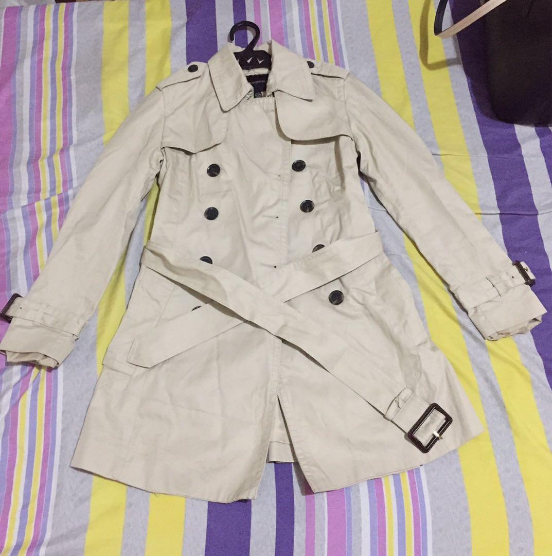 Banana Republic Trench Coat (Category: Coats, Jackets and Outerwear) located in Quezon City. Submitted by kcupz (Listing ID 200349392, Image 1). Description: Authentic Banana Republic trench coat perfect for Petite ladies. .