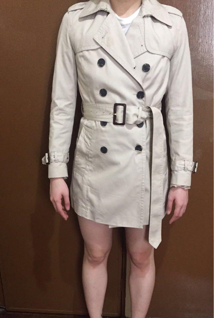 Banana Republic Trench Coat (Category: Coats, Jackets and Outerwear) located in Quezon City. Submitted by kcupz (Listing ID 200349392, Image 3). Description: Authentic Banana Republic trench coat perfect for Petite ladies. .