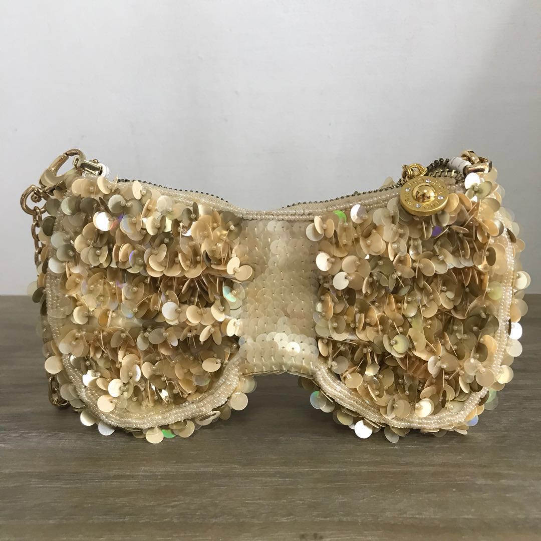 Che Che New York Sequin Clutch Bow Bag Luxury Bags Wallets Handbags On Carousell Che Che New York Sequin Clutch Bow Bag Luxury Bags Wallets Handbags On Carousell