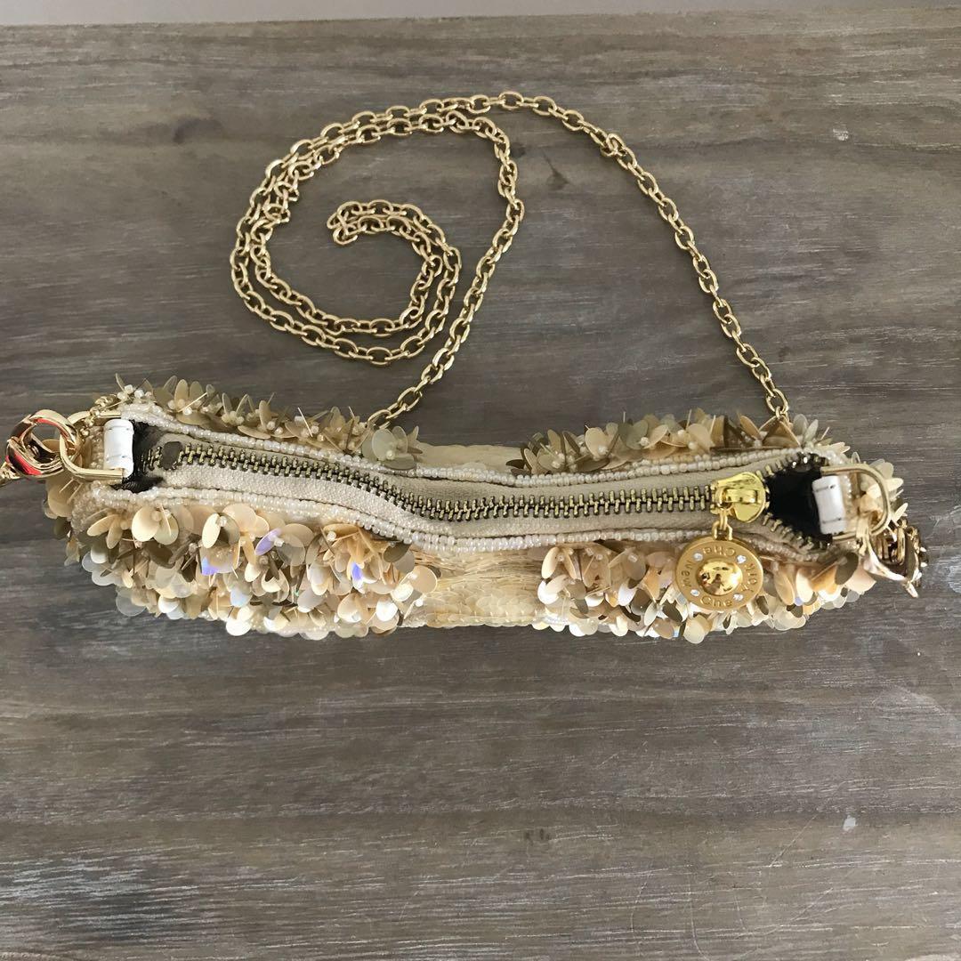 Che Che New York Sequin Clutch Bow Bag Luxury Bags Wallets Handbags On Carousell Che Che New York Sequin Clutch Bow Bag Luxury Bags Wallets Handbags On Carousell