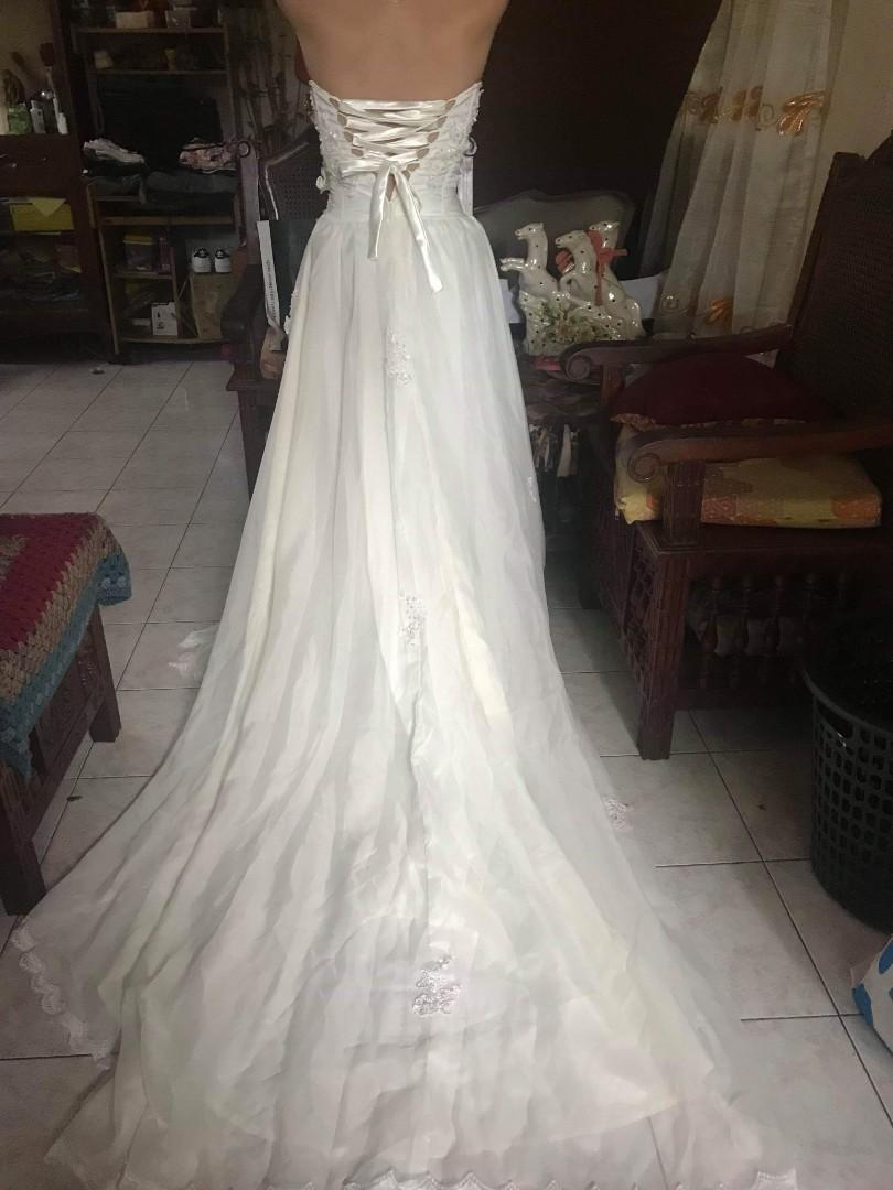 Gown (Category: Evening dresses & gowns) located in Marikina City. Submitted by fancy56 (Listing ID 214662796, Image 3). Description: Very nice only use once negotiable.