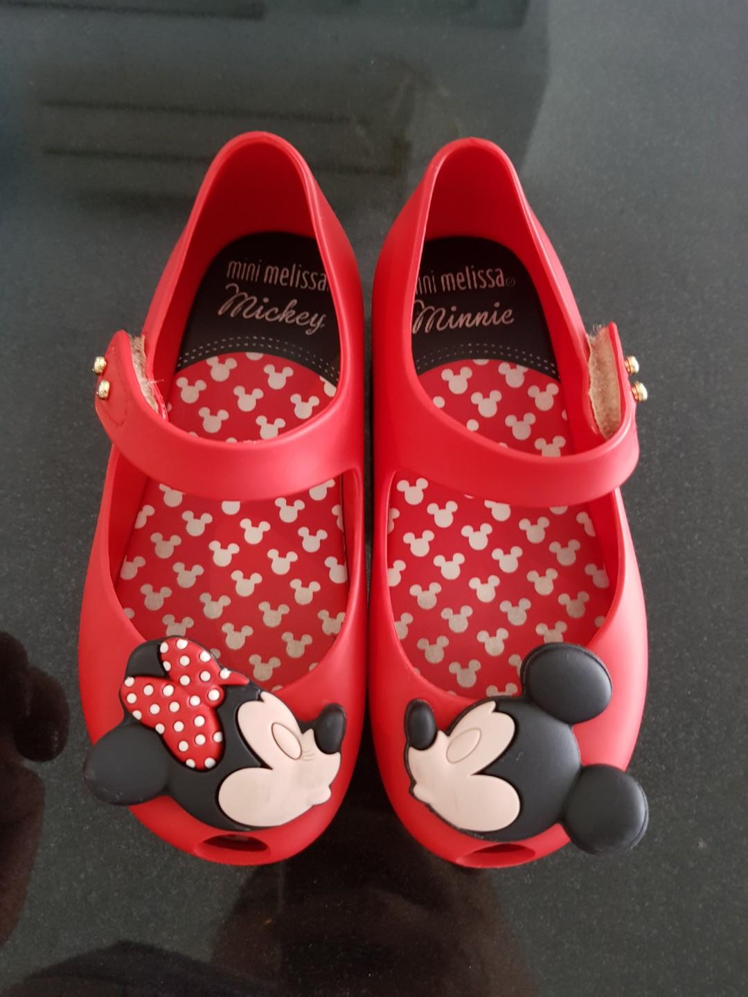 Mickey minnie kissing shoes top