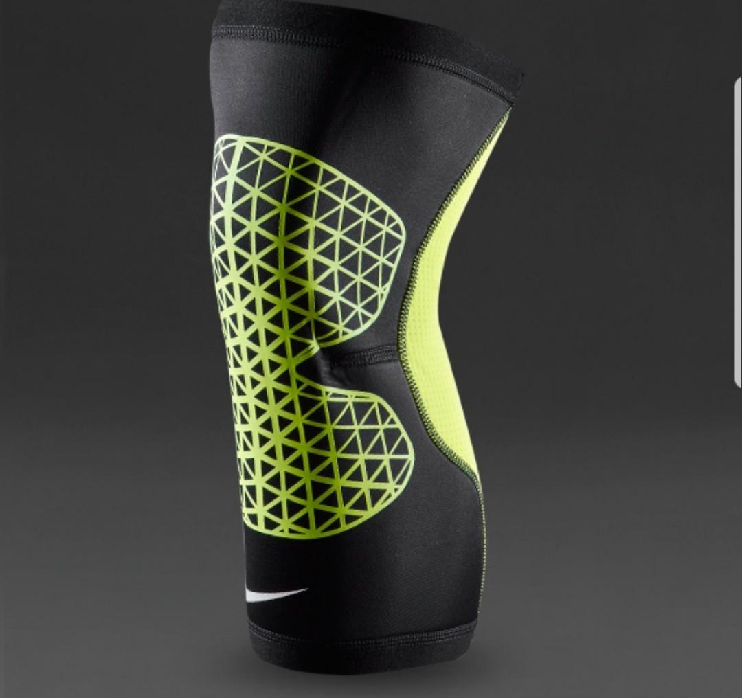 Nike pro combat knee Sleeve. S Men's Fashion, on Carousell