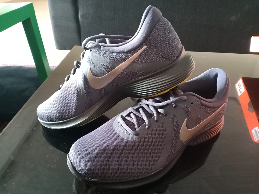 nike revolution 4 gridiron