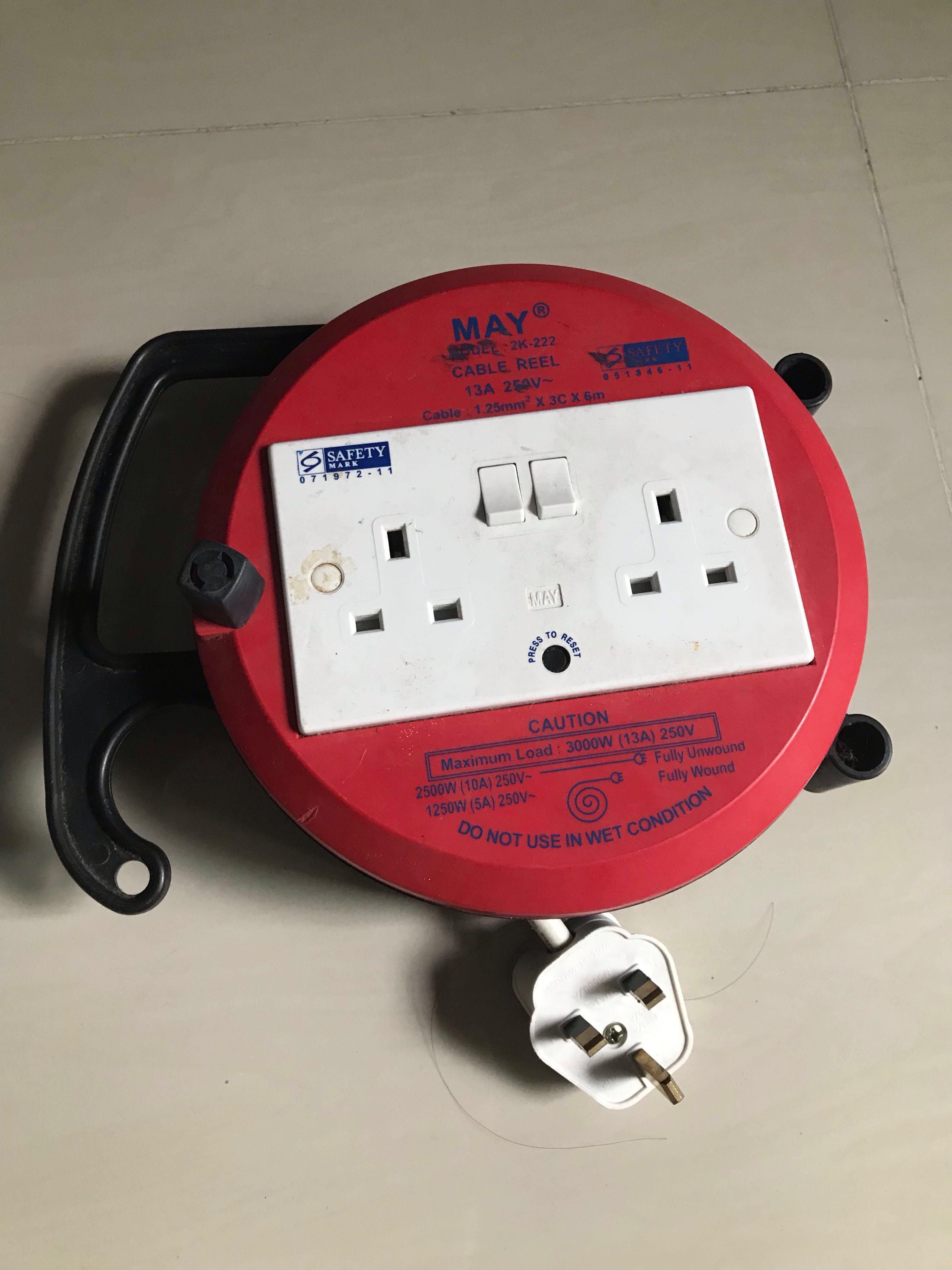 Retractable extension cord, TV & Home Appliances, Electrical, Adaptors