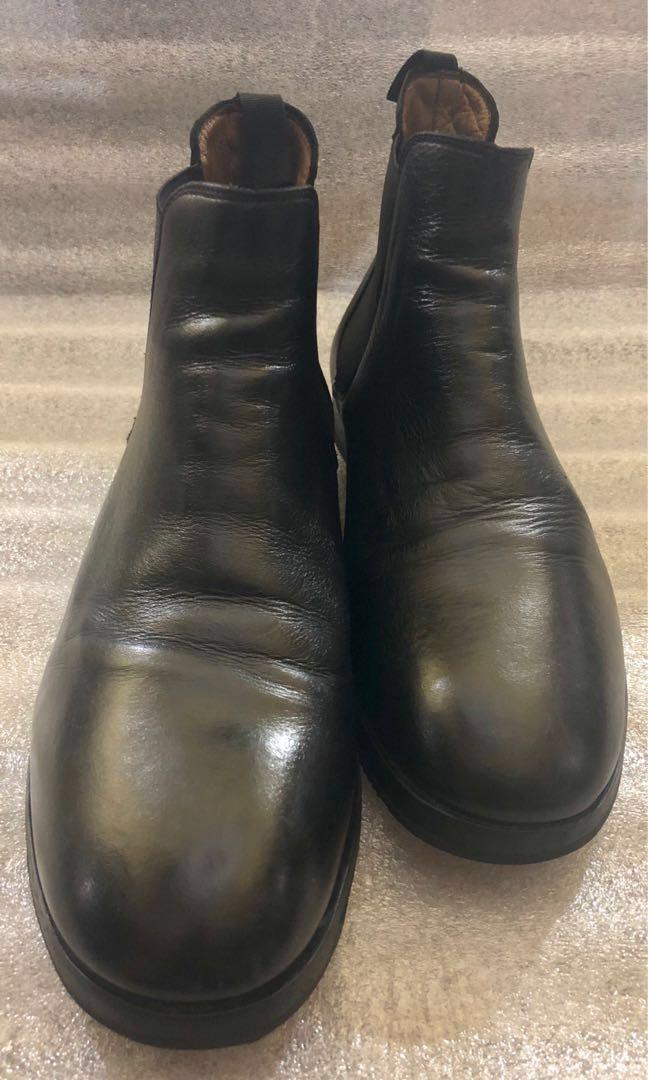 Authentic Zara Mens Chelsea Boots Black Preowned Re Soled Men S Fashion Footwear Boots On Carousell