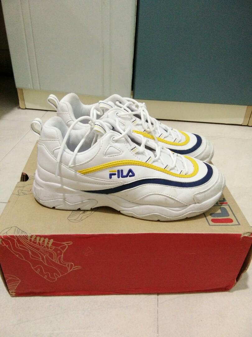 FILA Folder Ray (Category: Sneakers) located in Kuala Lumpur. Submitted by wesleyychong (Listing ID 214815470, Image 1). Description: Reason sell it : not suit my style.Bought it from Korea. Condition 9/10 (with original box) Wore only once Negotioble.