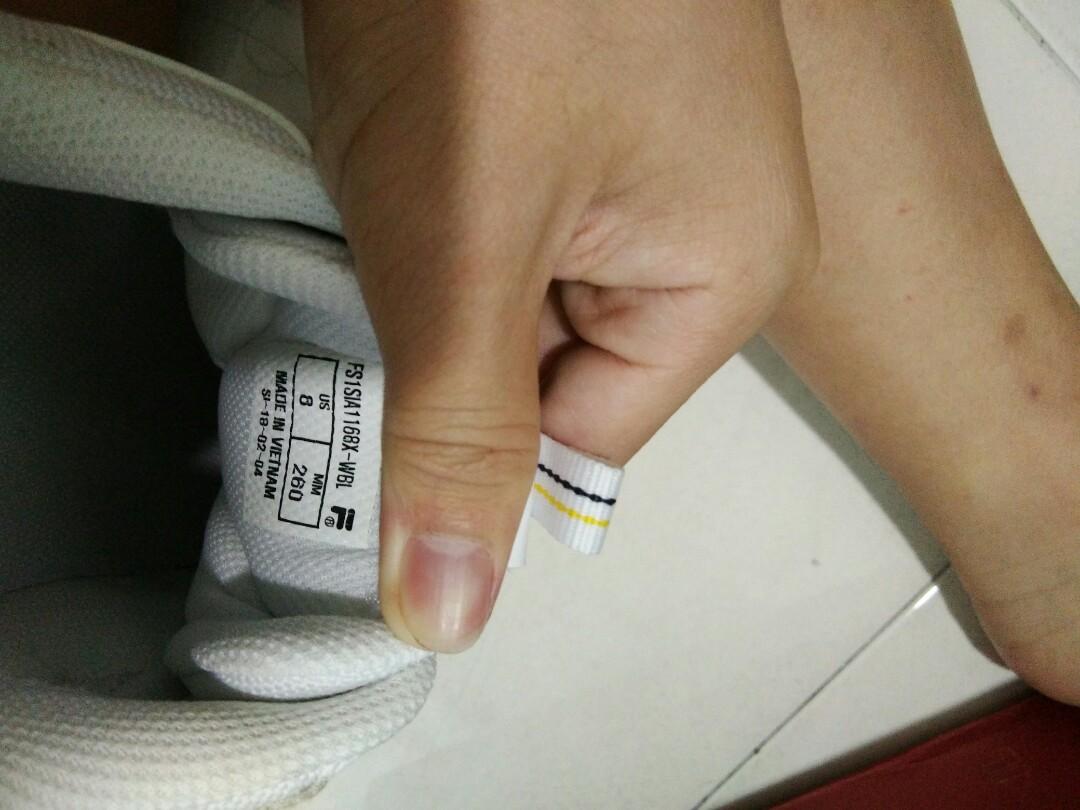 FILA Folder Ray (Category: Sneakers) located in Kuala Lumpur. Submitted by wesleyychong (Listing ID 214815470, Image 3). Description: Reason sell it : not suit my style.Bought it from Korea. Condition 9/10 (with original box) Wore only once Negotioble.