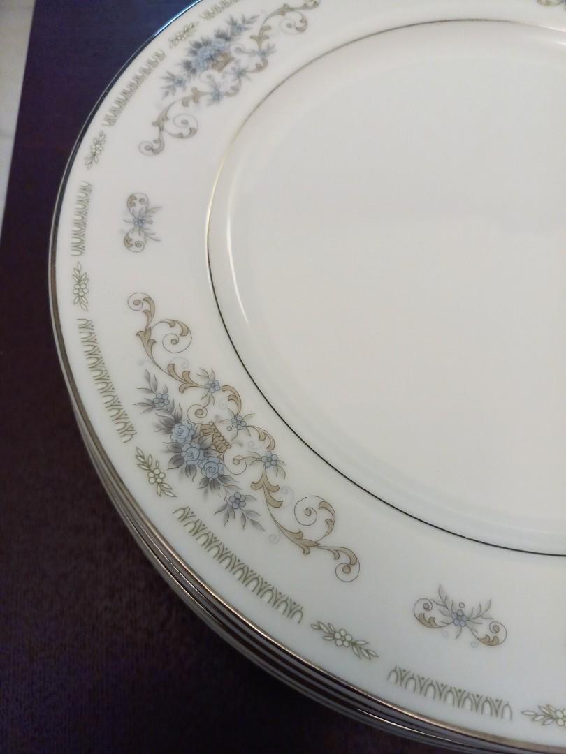Set of 8, Fine Porcelain China Dinner Plates, made in Japan, Furniture