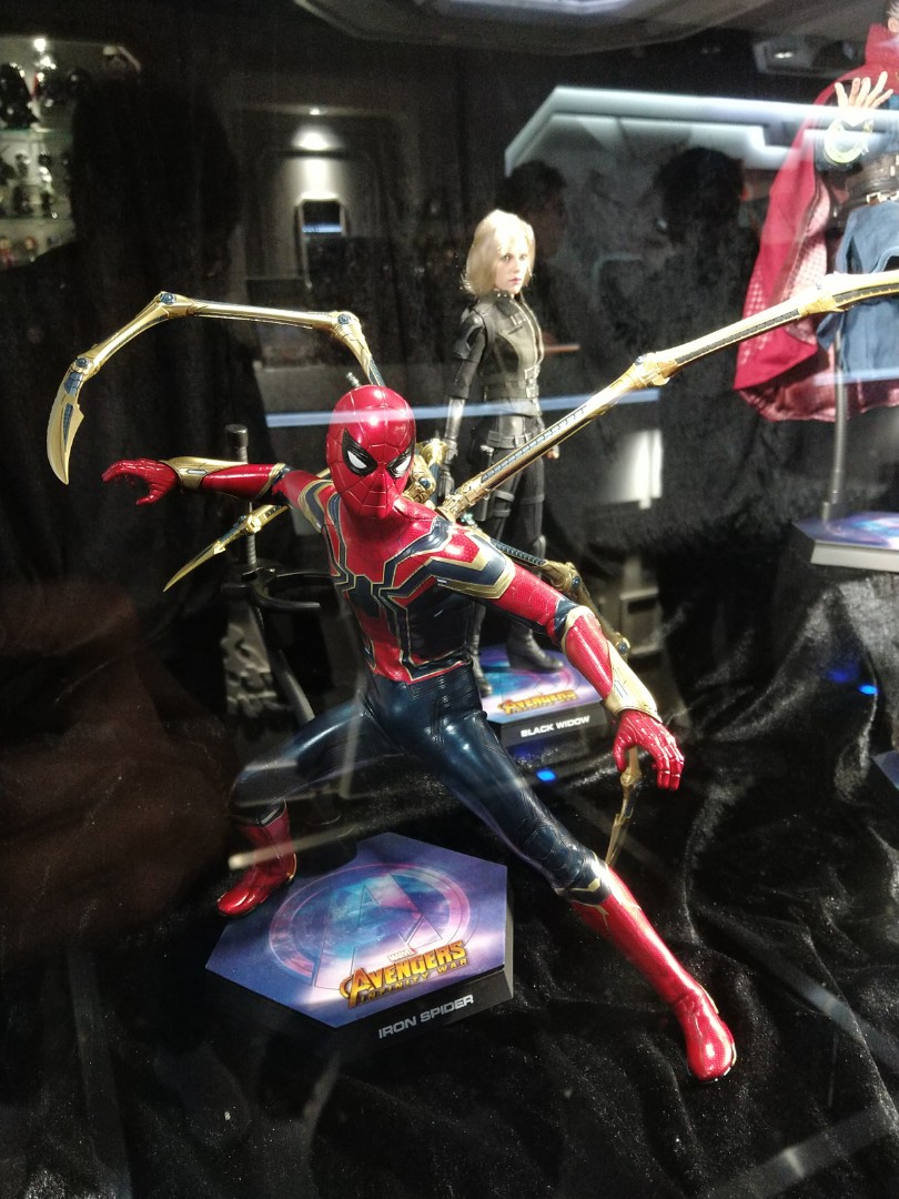 hot toys spiderman iron spider