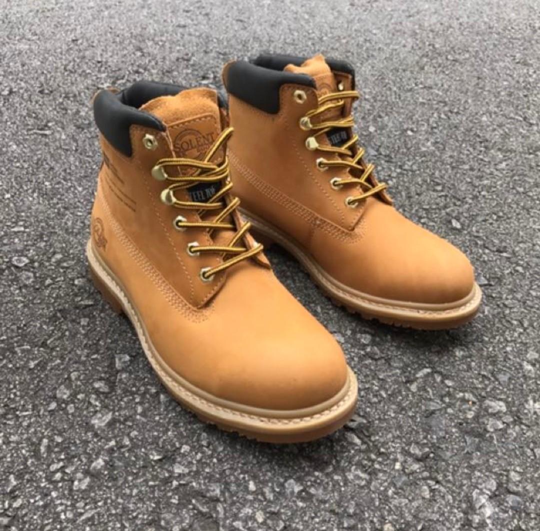 safety shoes insolent boots, Men's Fashion, Footwear, Boots on Carousell