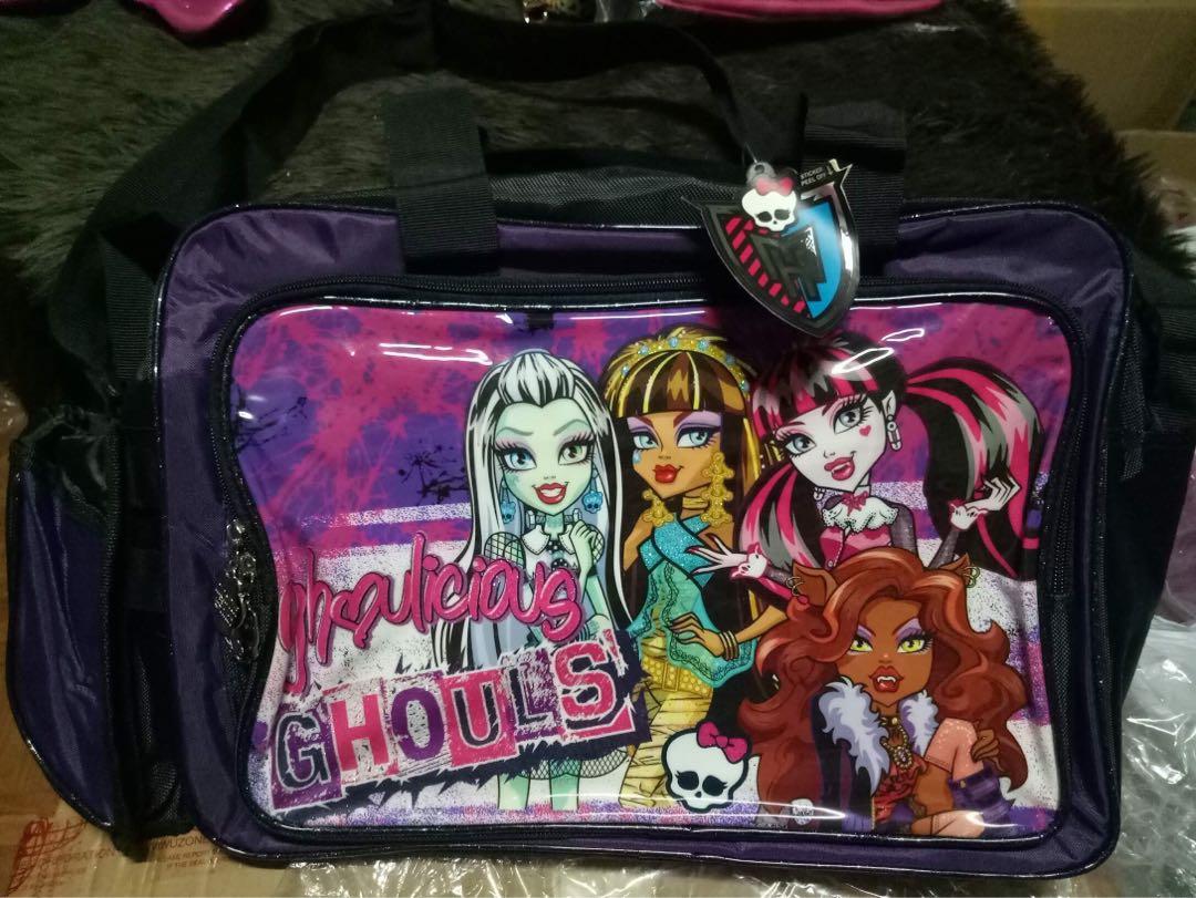 Monster high sling bag (Category: Babies & Kids Fashion) located in Sampaloc. Submitted by mines2 (Listing ID 214827537, Image 3). Description: Kasya 5 books mga mommies😇mgandang klase 50% ntipid nyo compare s mall price😇.