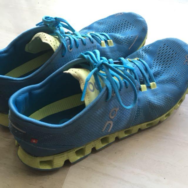 on cloud running apparel