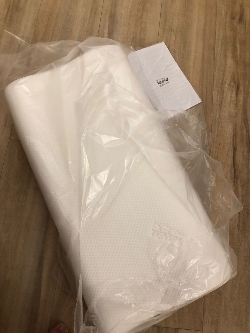 Tempur Original Pillow (XL), Furniture & Home Living, Bedding & Towels