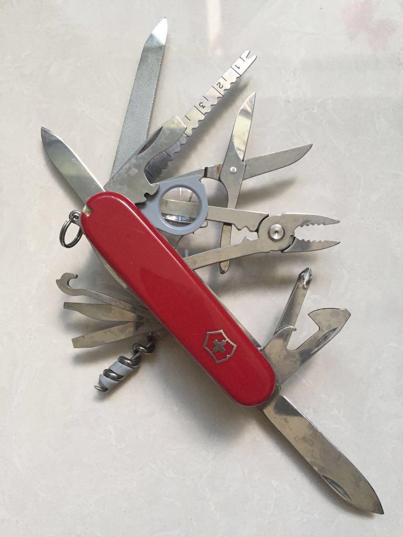 Victorinox Swiss Army WorkChamp XL Pocket Knife, Sports Equipment