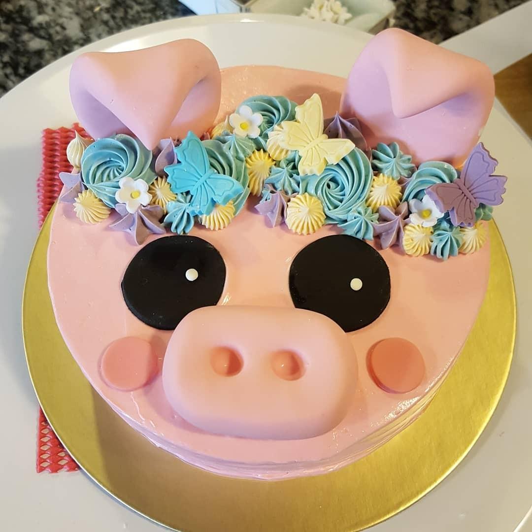 Free 6pcs Cupcakes 6 Piggy Buttercream Cake With Fondant Details Food Drinks Baked Goods On Carousell