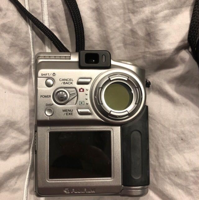 Fujifilm finepix 4700 zoom, Photography, Cameras on Carousell
