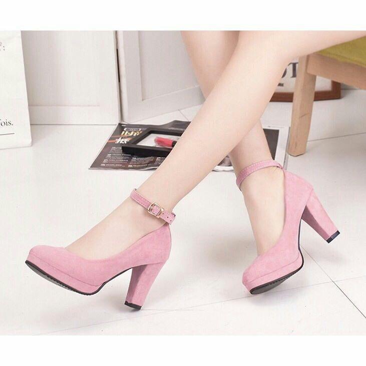 Heels (Category: Heels) located in Tasek Gelugor. Submitted by lya.alia05 (Listing ID 214974348, Image 3). Description: ❗️READY STOCK❗️ // Covered Heel // 😍🌹 🌸Size available : 34-40 🌸Color available : Black / Red / Pink 🌸Price : rm59 exc pos 🌸Postage rm9 sm / rm15 ss.