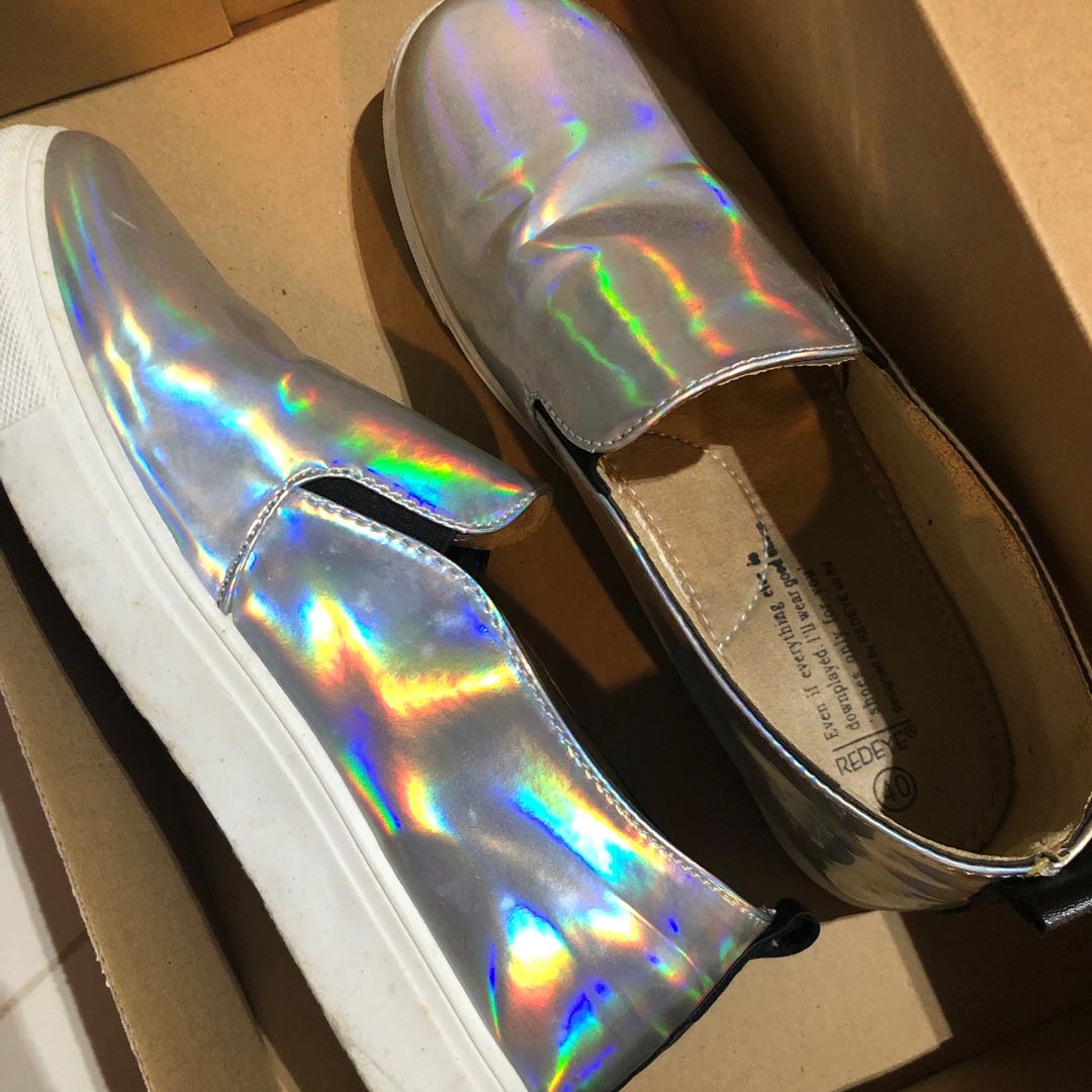 holographic flats