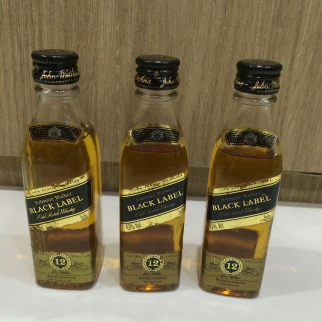 Johnnie Walker Black Label Mini Bottle, Luxury, Bags ...