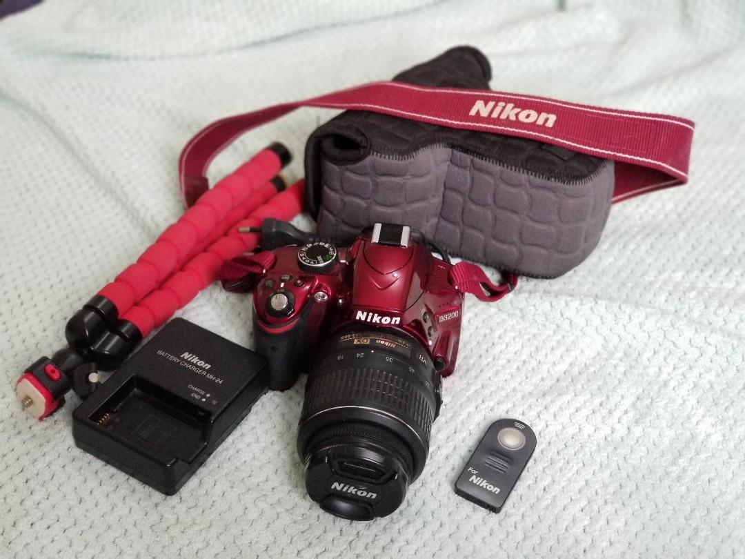 nikon d3200 with 18 55lens red