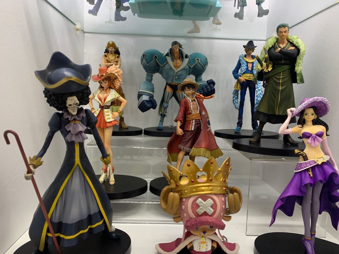 One piece sales 15th anniversary figures