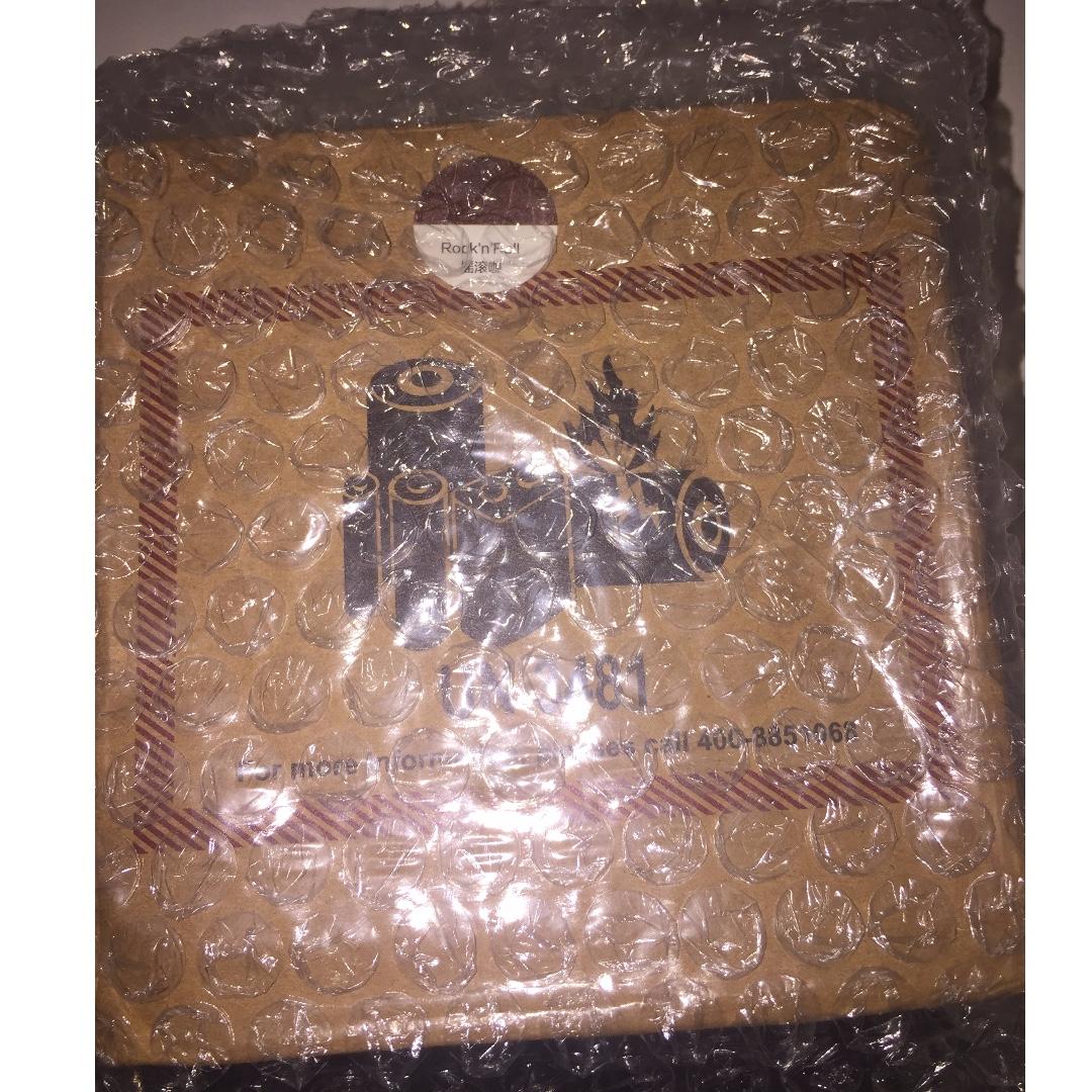 Pamu Scroll (Category: Earphones) located in Singapore. Submitted by hut_8 (Listing ID 215008421, Image 1). Description: Pamu scroll headphones Just received it BNIB Can nego and meet up anywhere .