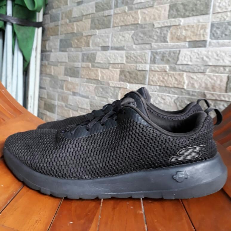 Skechers Gowalk Gen5 Fesyen Pria Sepatu Sneakers di Carousell