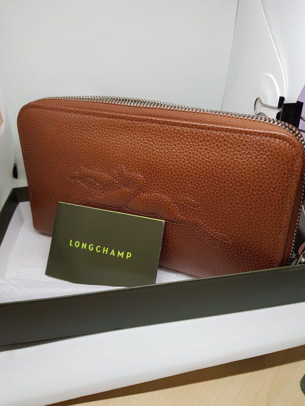 longchamp travel wallet