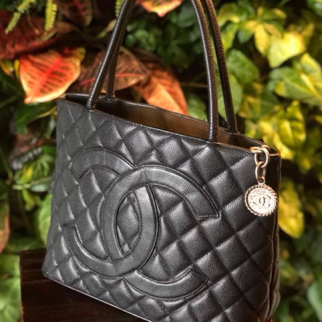 Authentic Chanel Medallion tote in black caviar leather, SHW, Luxury, Bags  & Wallets on Carousell