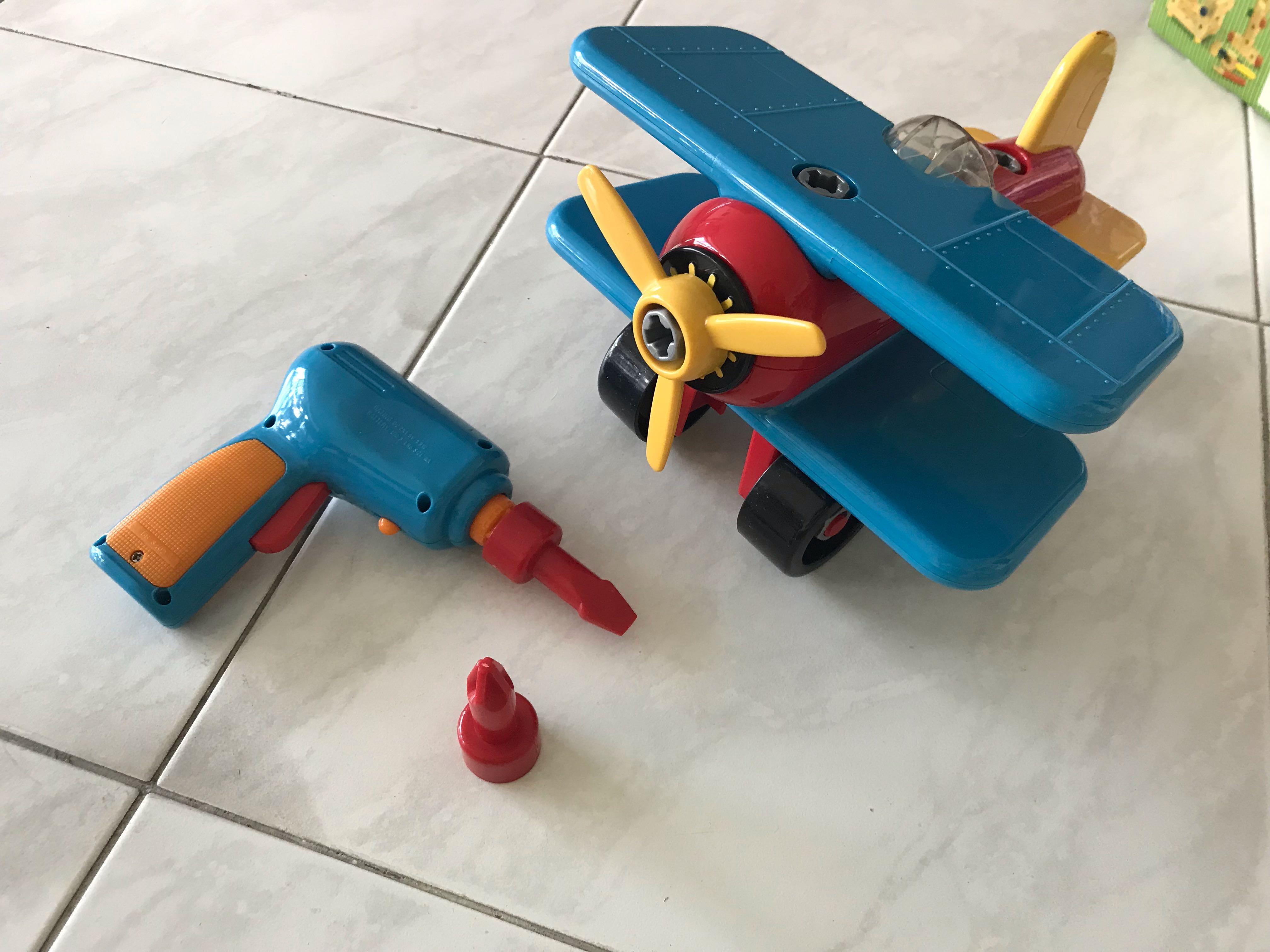 build airplane toy