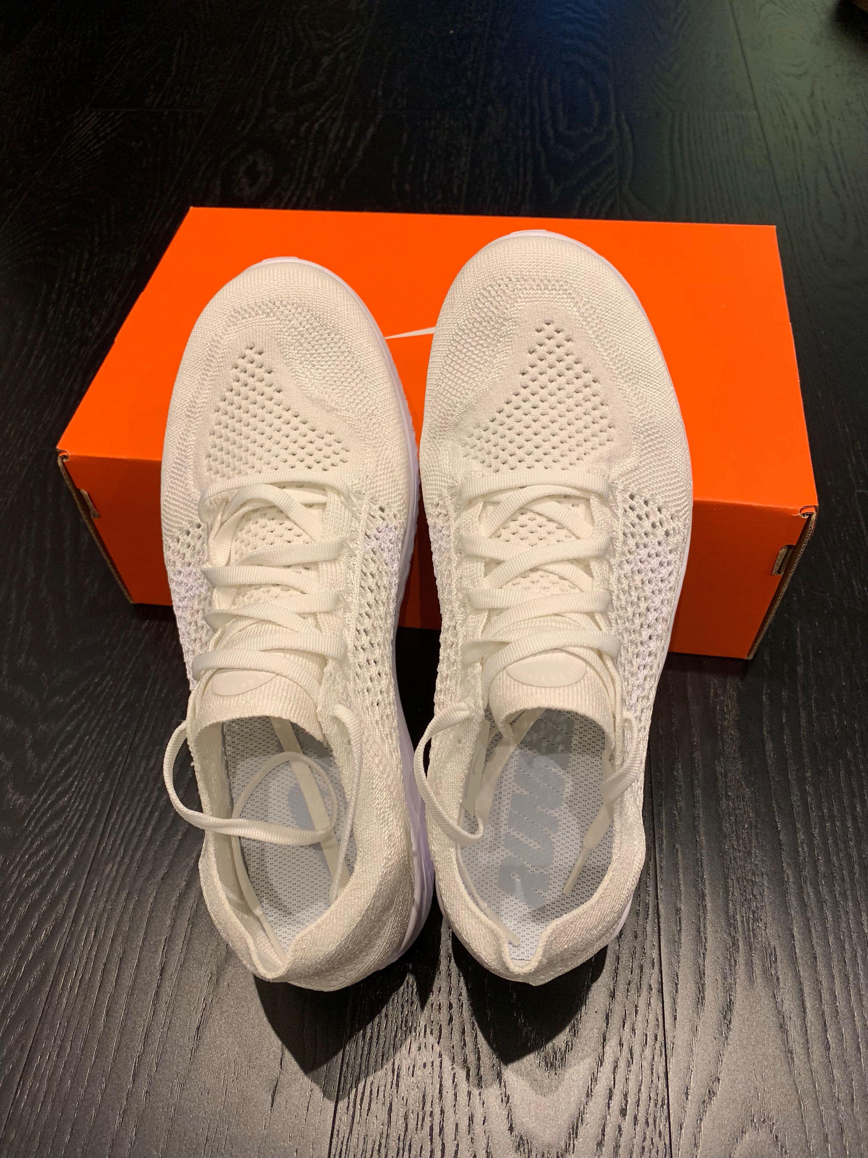 Free rn flyknit 218 white best sale