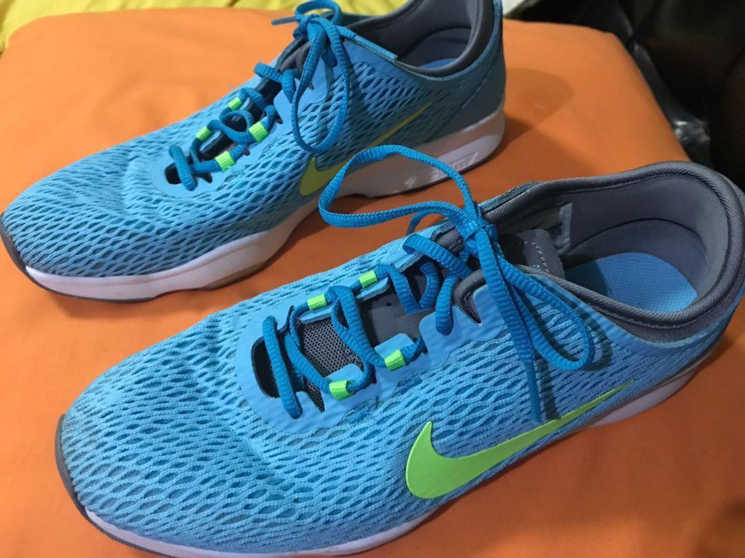 Nike Zoom Fit Training Shoes (Category: Sneakers) located in Manila. Submitted by sol4nier (Listing ID 197091218, Image 1). Description: (DISCOUNTED PRICE) Gently used. Used less than 10x. Slight heel drag. Faded tag. Size is actually US 8.5 RFS: decluttering.