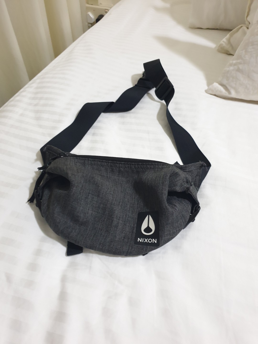 Nixon sling online bag