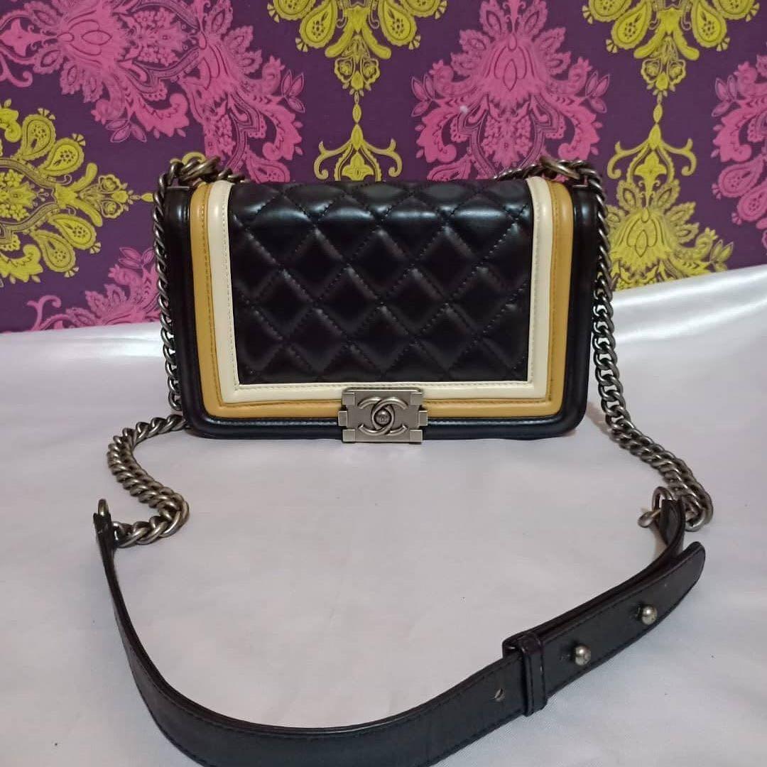 Preloved tas Chanel mirror bagian belakang ada no seri ya dear :)