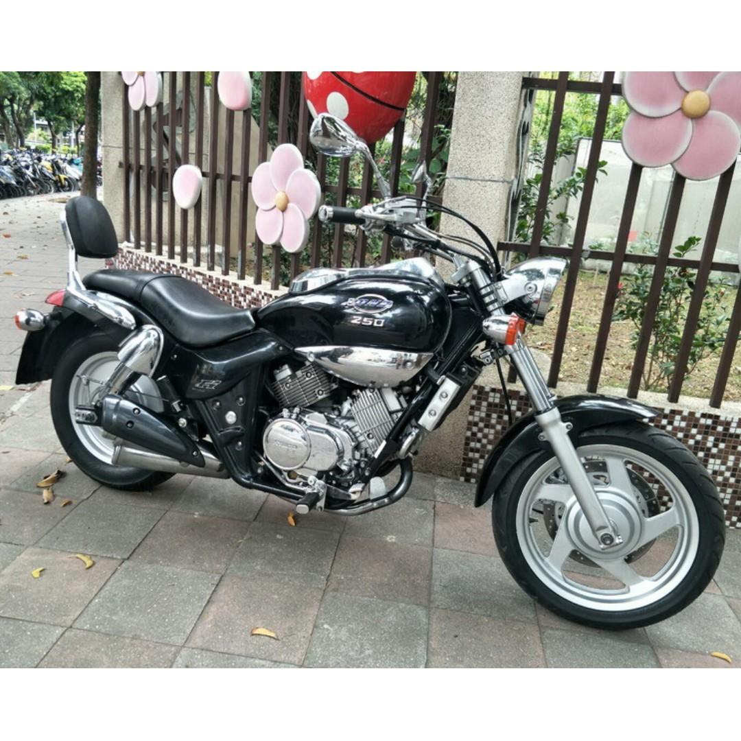 光陽VENOX250美式嬉皮街車, 機車, 重機在旋轉拍賣