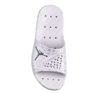 （分類：）位於 。 由 shiningsneakerorder 提交（商品編號 215298471，圖片 1）。簡介： 。