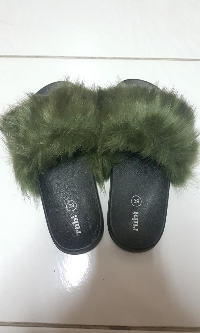 Rubi best sale fluffy slides