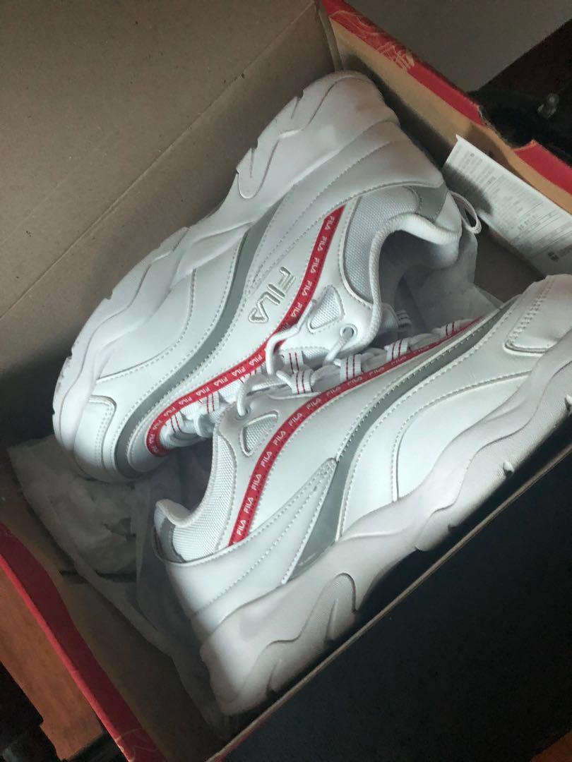 Fila disruptor 2 hotsell logo taping red