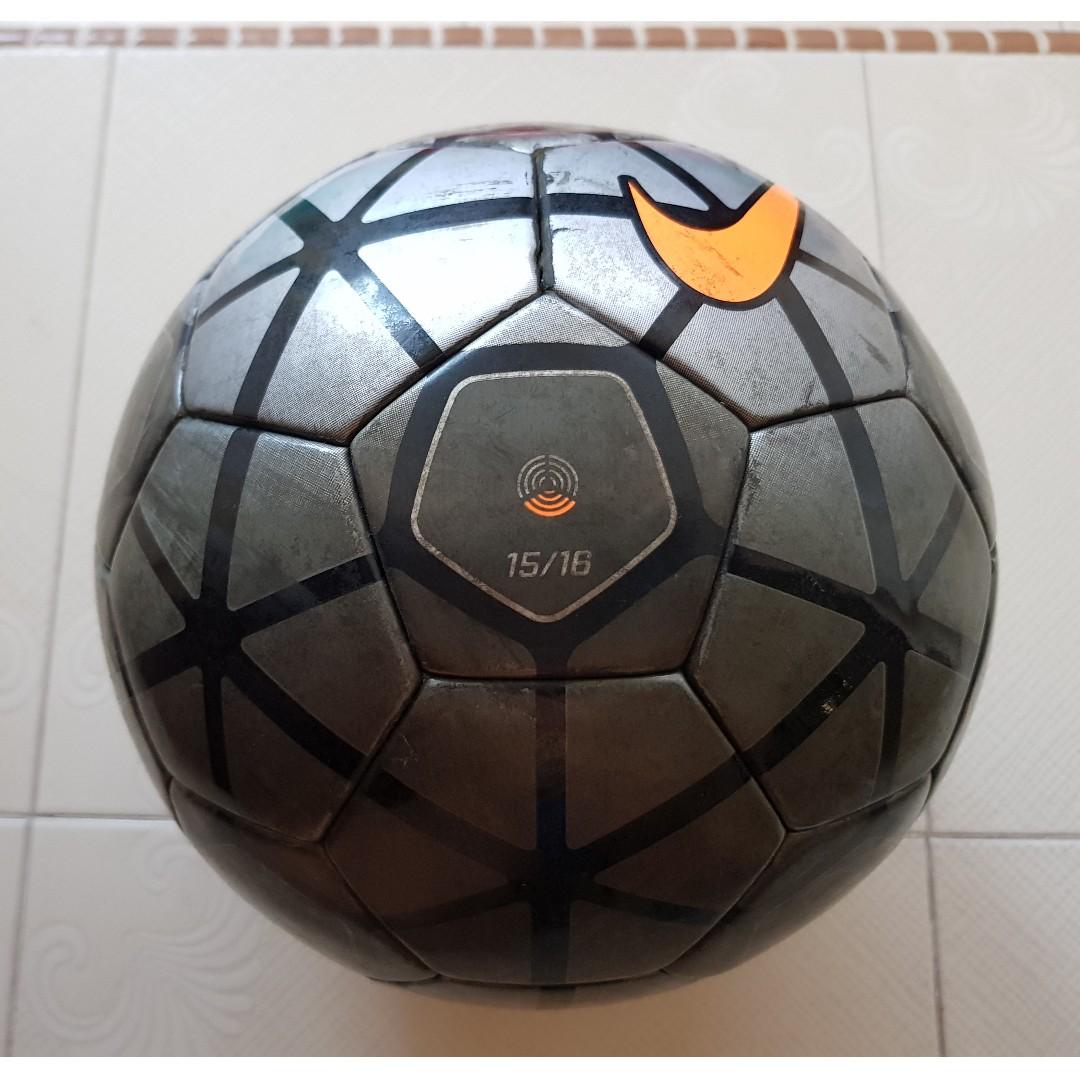 Nike saber cheap soccer ball