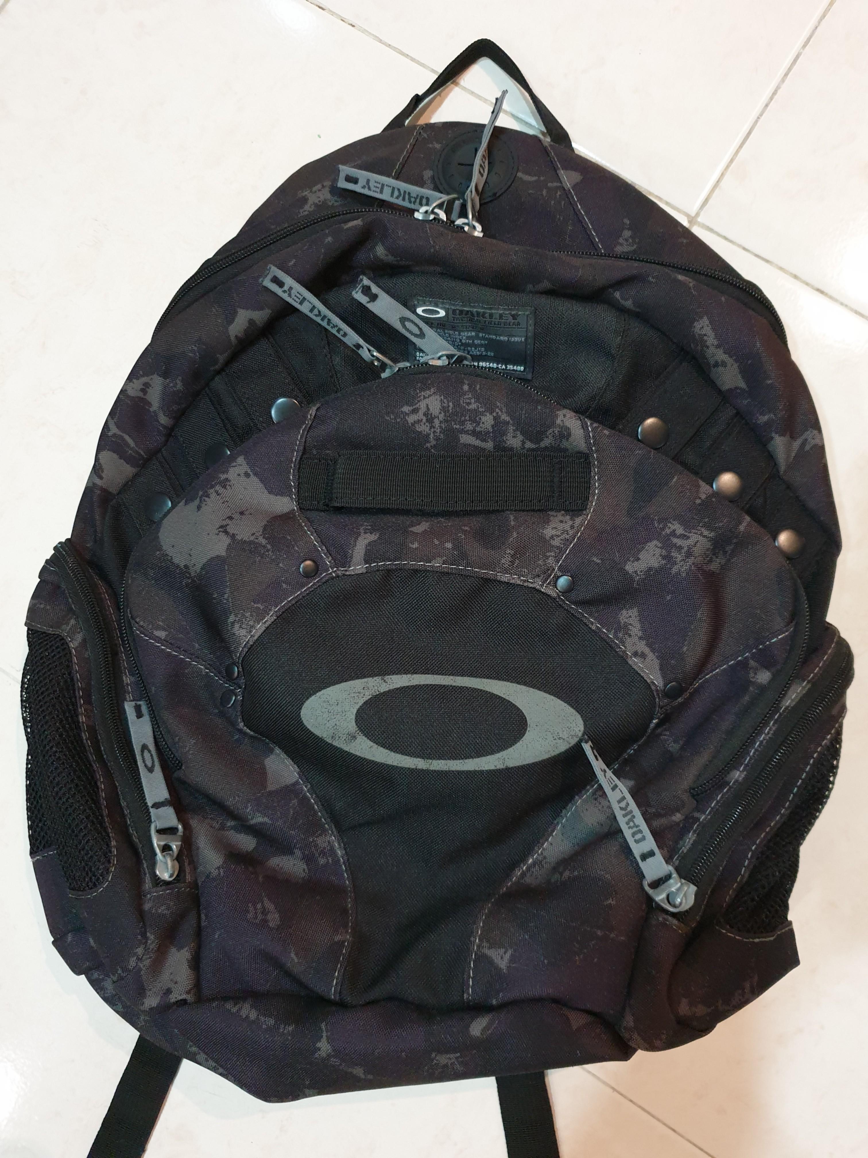 oakley 96548 backpack