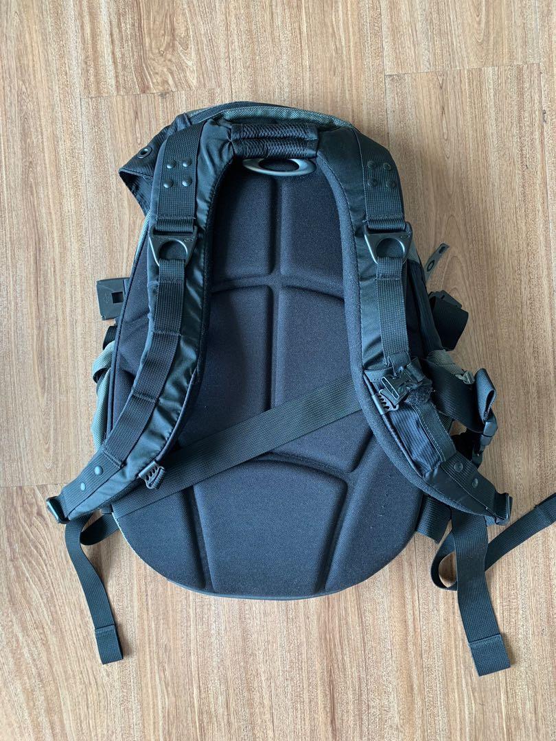oakley mens backpack