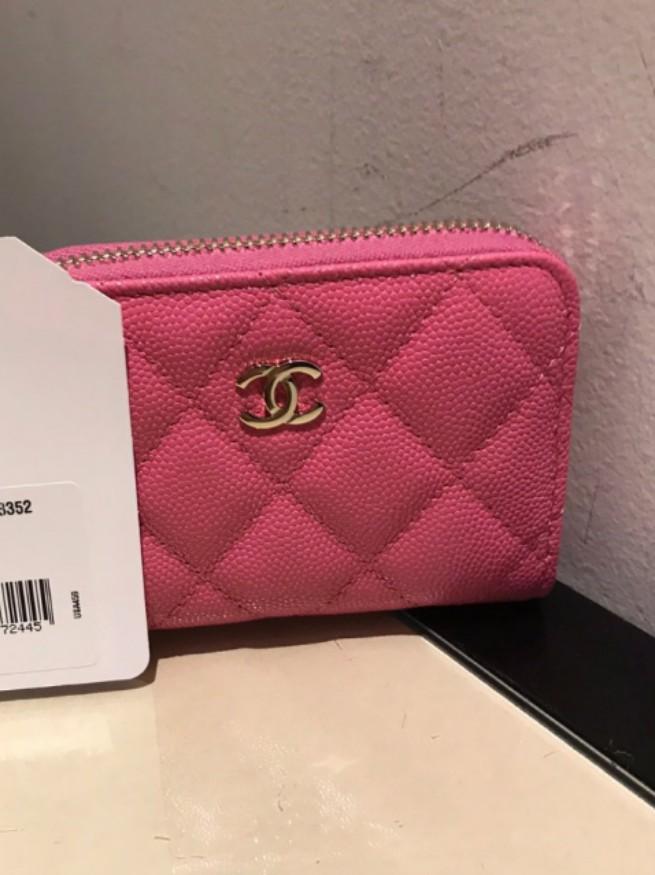 ✓ready stock-Chanel card holder, Luxury, Bags & Wallets on Carousell
