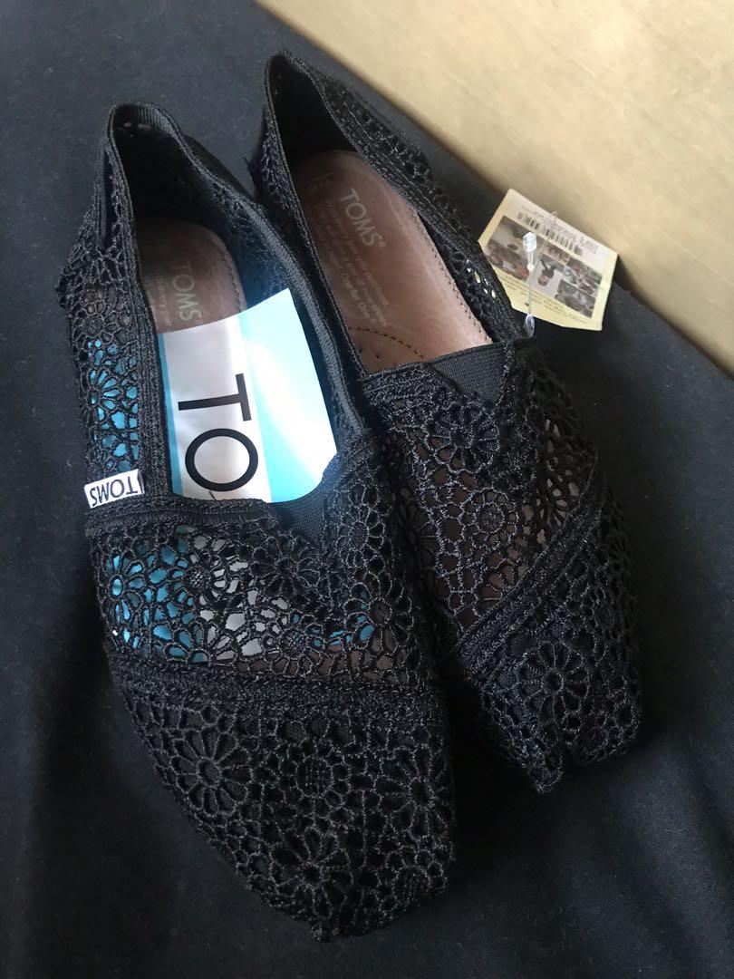 Womens toms size 6