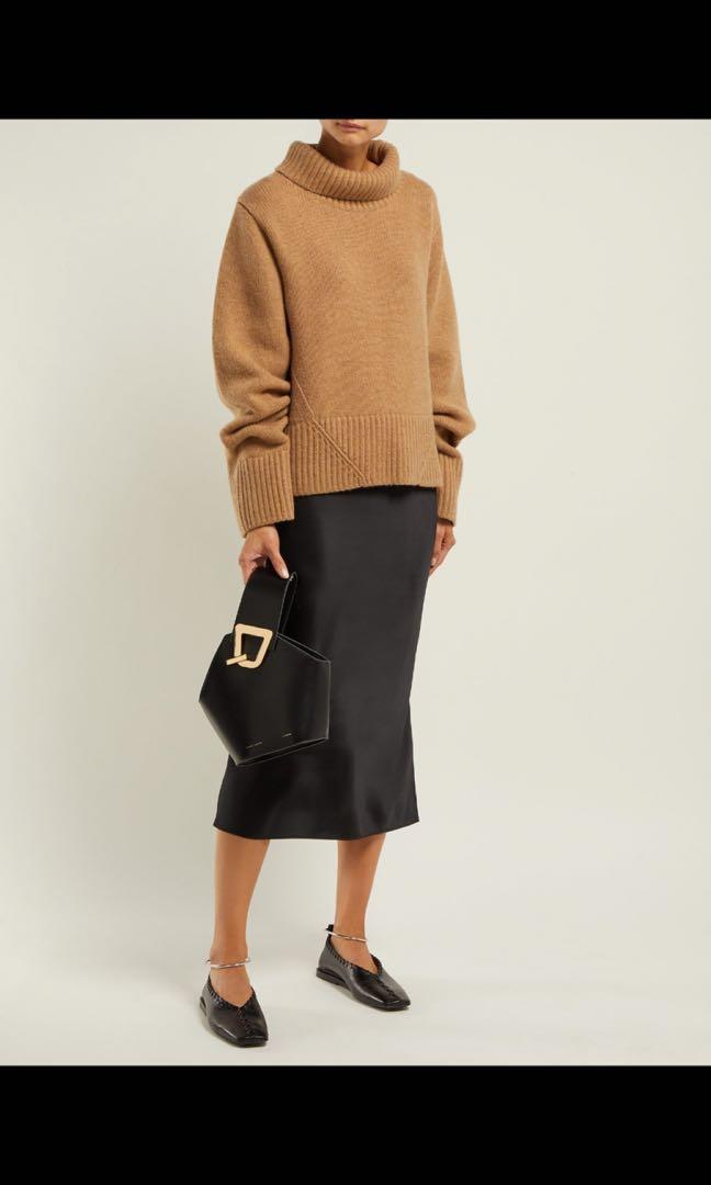 Danse lente johnny shop leather bucket bag