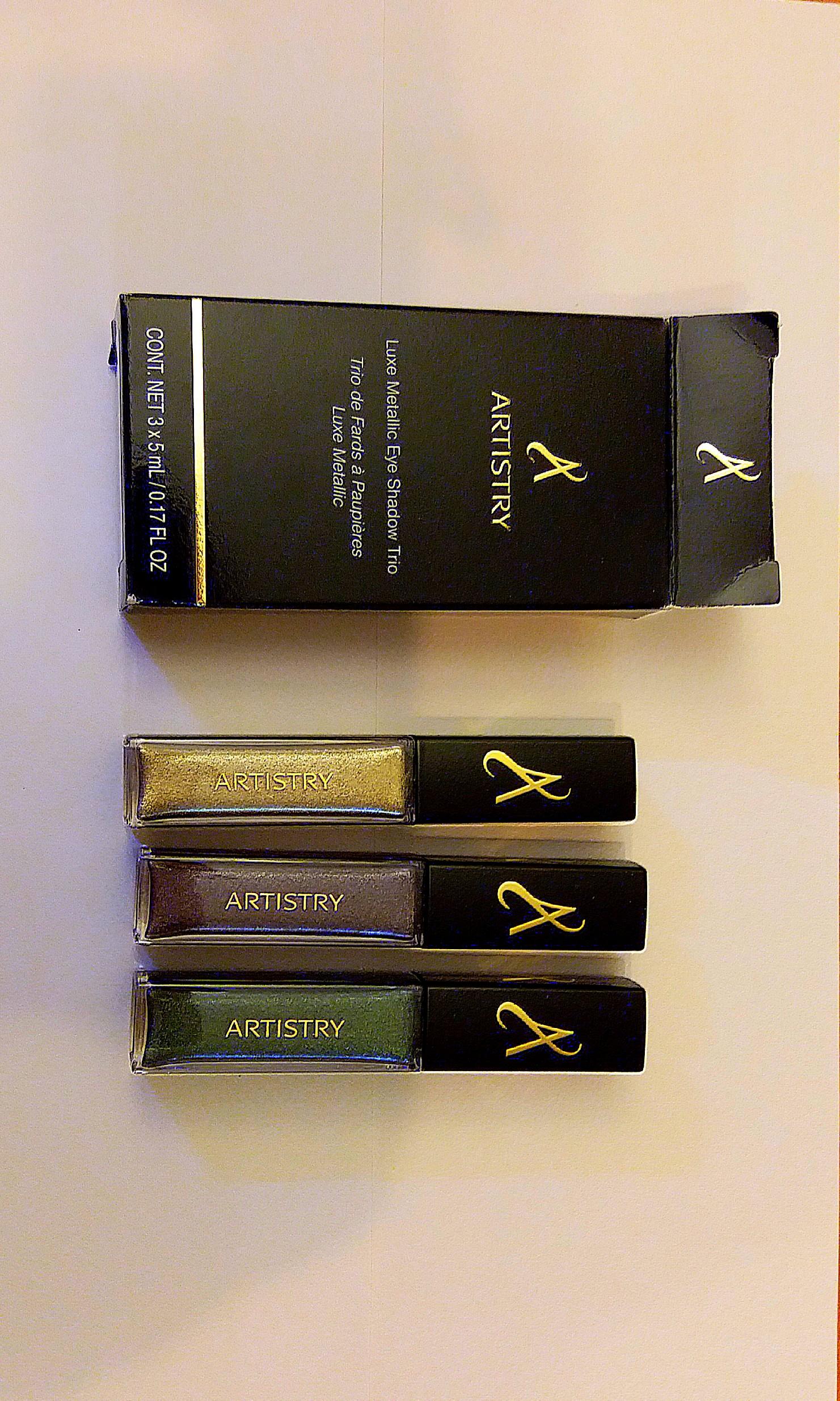 Eye Shadow （分類：化妝品）位於 Hong Kong。 由 wwffy 提交（商品編號 215514669，圖片 1）。簡介： Artistry~眼影(合派對濃狀之用)。。