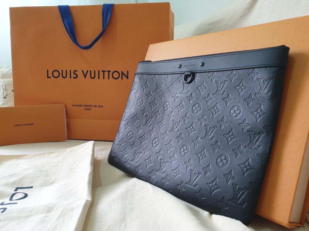 Louis Vuitton Monogram Shadow Leather Pochette Discovery Clutch Bag Blue  ref.552296 - Joli Closet